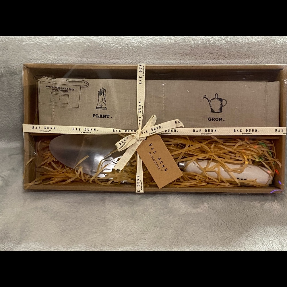 Rae Dunn Garden Set